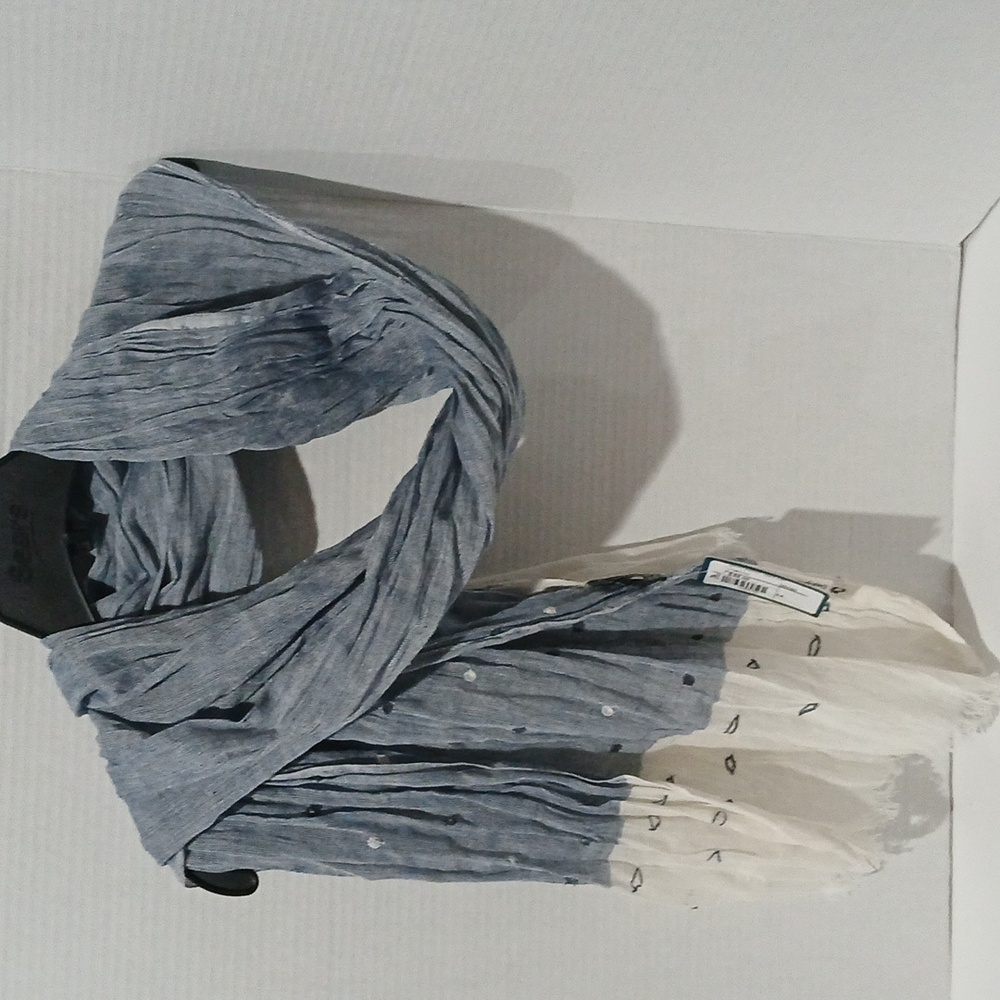 Scarf/Wrap blue & white NEW